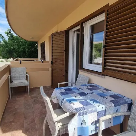 Apartment Standard Fuer 4-5 Personen Strandnah Und Zentrumnah Baska (Krk)