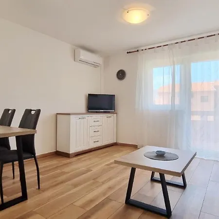 Standard Fuer 4-5 Personen Strandnah Und Zentrumnah Apartment Baska (Krk)